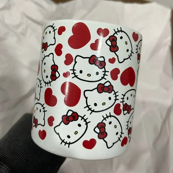 Hello Kitty Mug - Picture 2 of 4